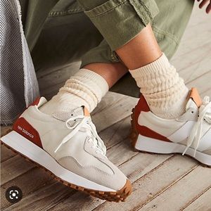 New Balance 327 Women’s (sea salt rust oxide color)